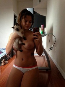 Belle coquine chaude comme un volcan de Amiens pour un plan baise rapide
