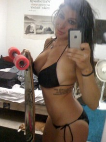 Coquine qui aime la bite dans le cul sur Somme